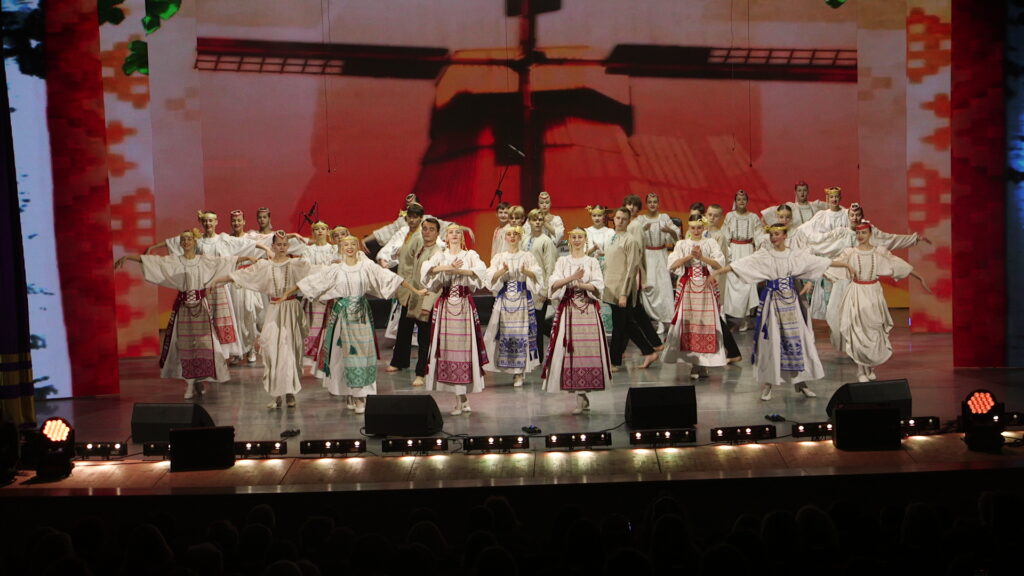Образцовый ансамбль танца "Весялушка" гала концерт "Сузорье"